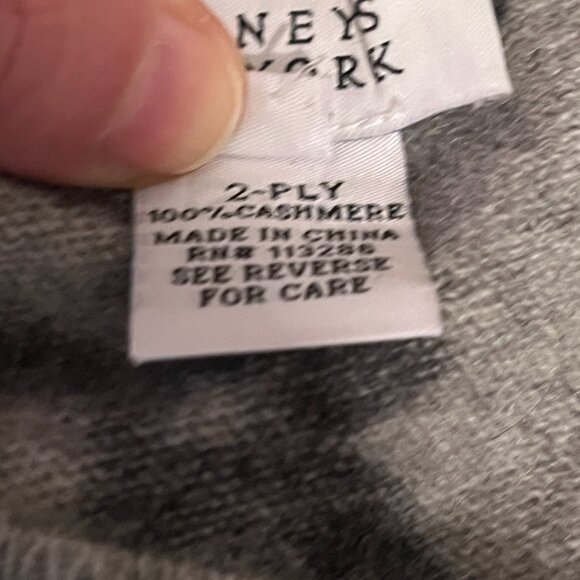 Barney's New York Black & White 2-Ply 100% Cashmere Sweater (M) - Picture 11 of 11